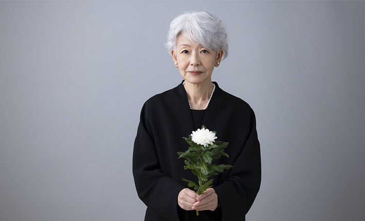 喪中女性イメージ