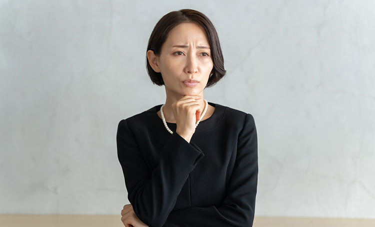 喪中女性イメージ